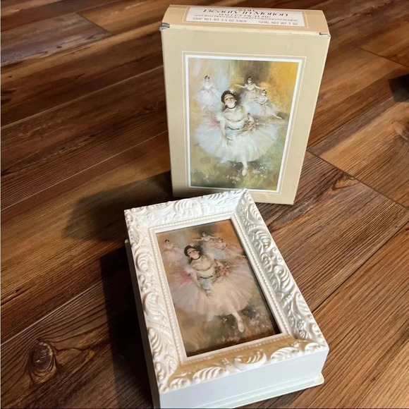 Collectible Avon Beauty in Motion Ballet Picture Frame 2 Special Occasion Soap - Picture 4 of 7